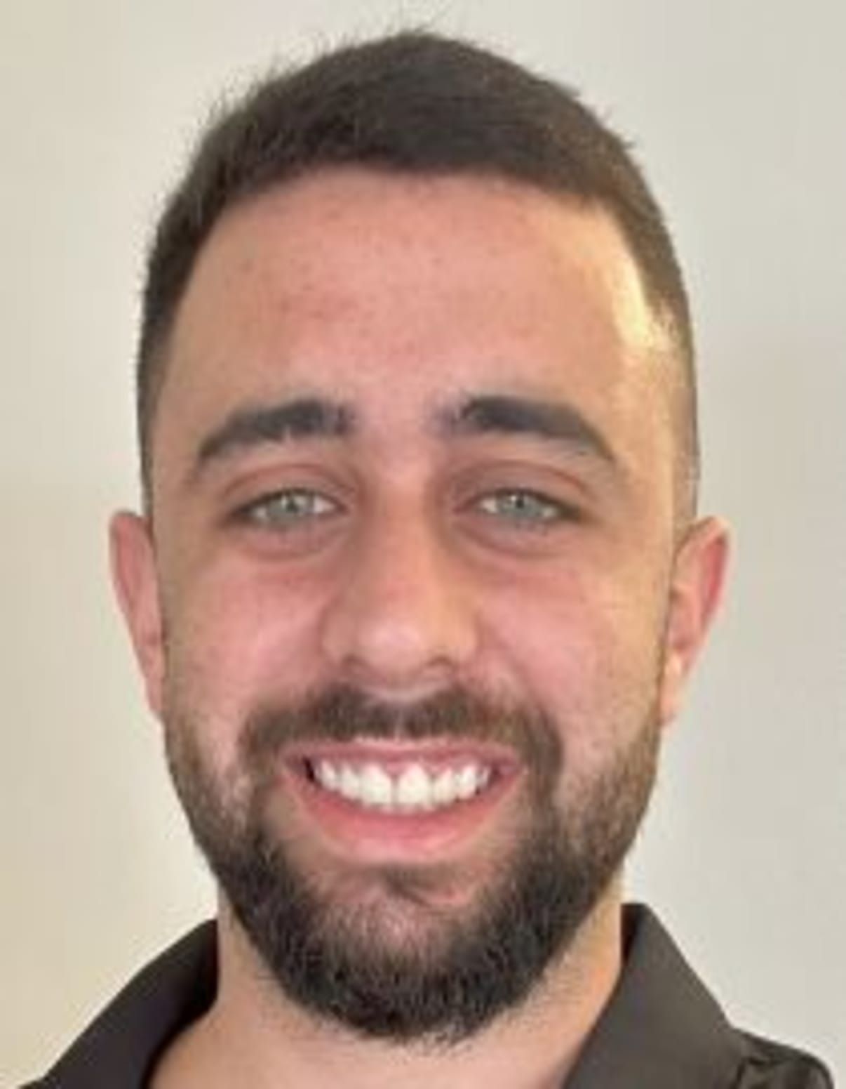 תמונת פורטרט של בעל המקצוע