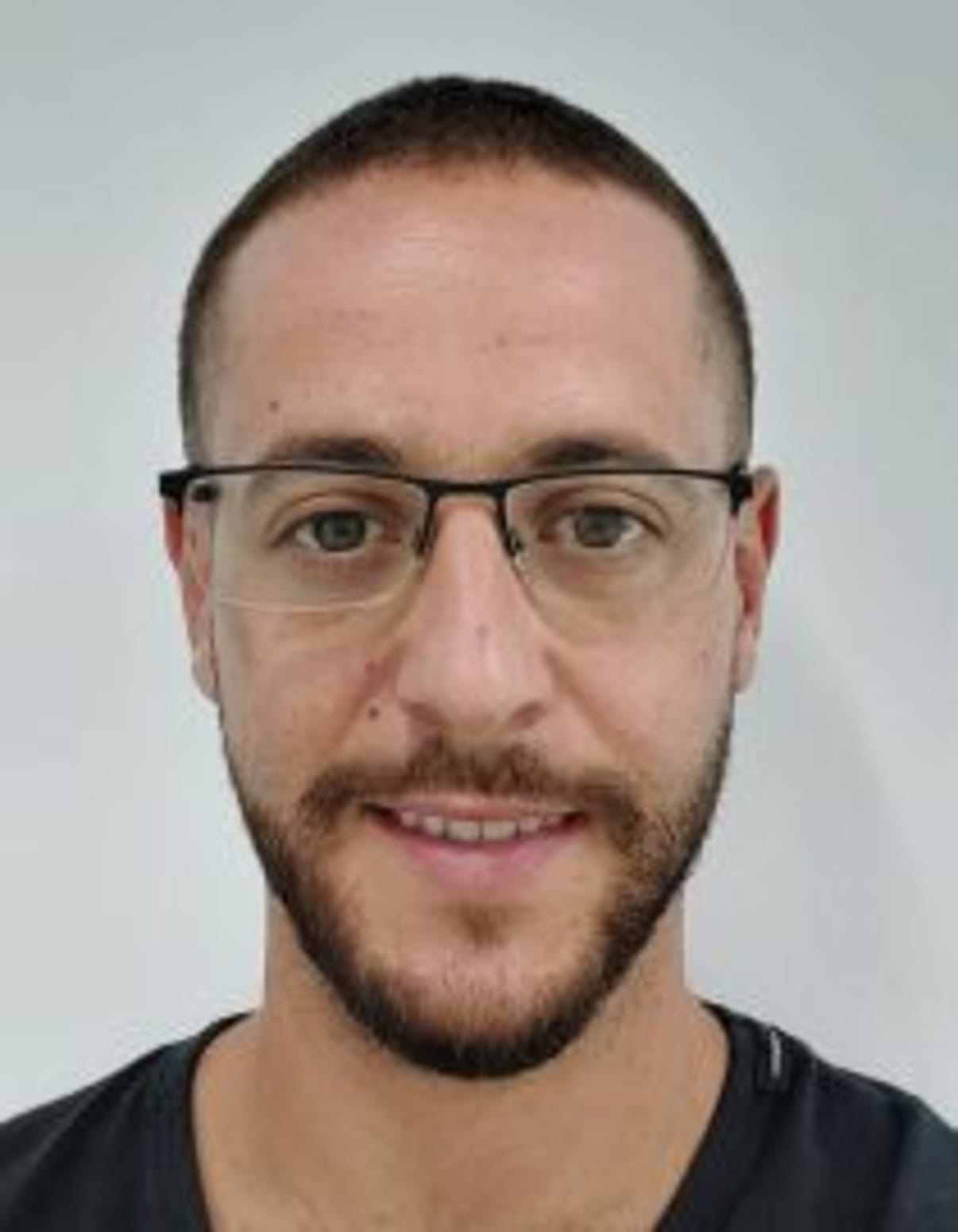 תמונת פורטרט של בעל המקצוע