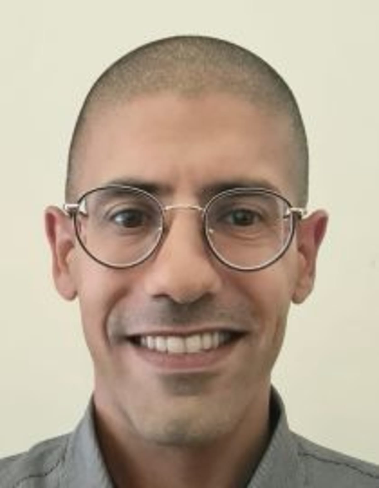 תמונת פורטרט של בעל המקצוע