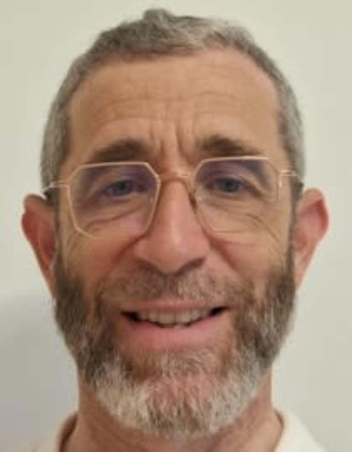 תמונת פורטרט של בעל המקצוע
