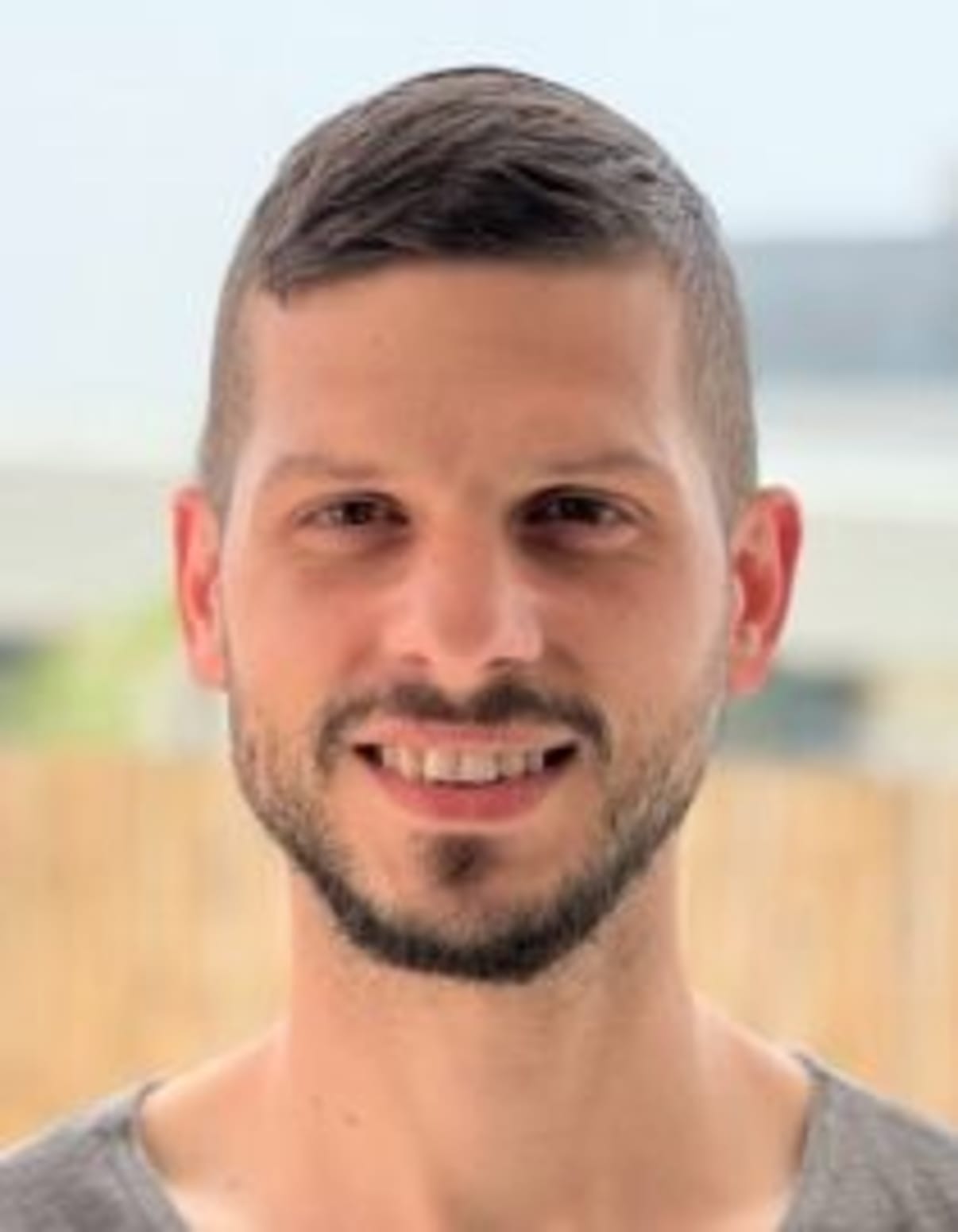 תמונת פורטרט של בעל המקצוע