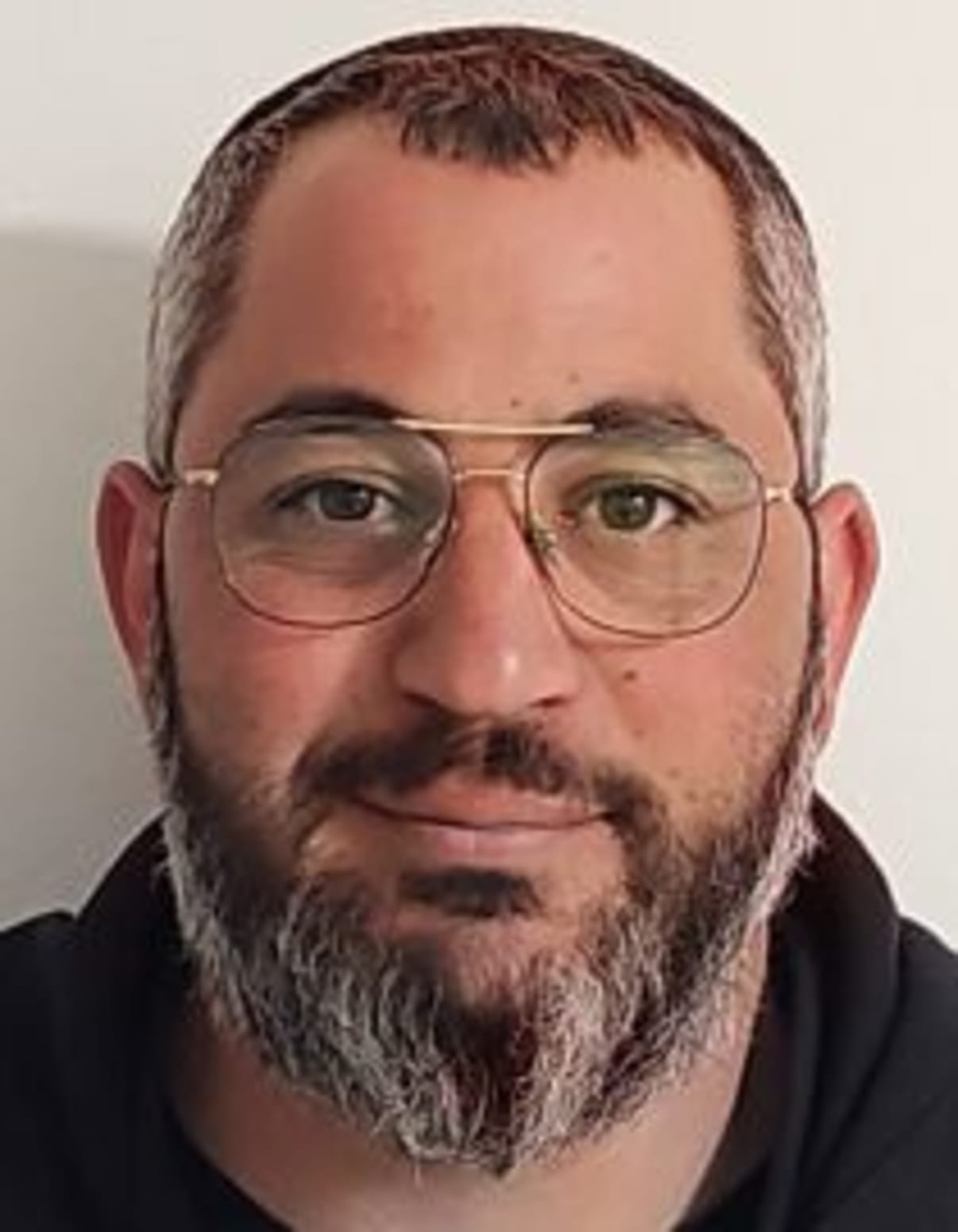 תמונת פורטרט של בעל המקצוע