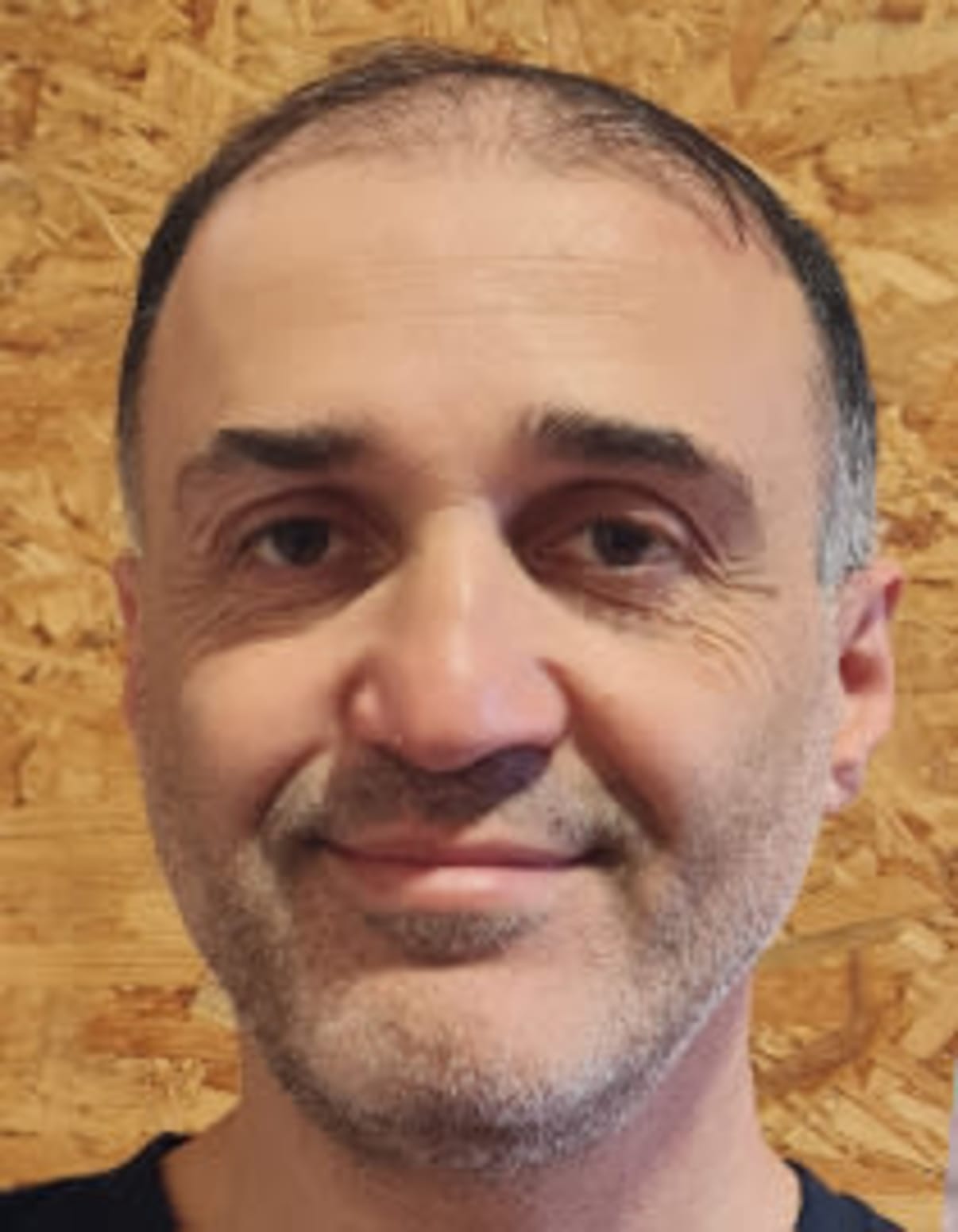 תמונת פורטרט של בעל המקצוע