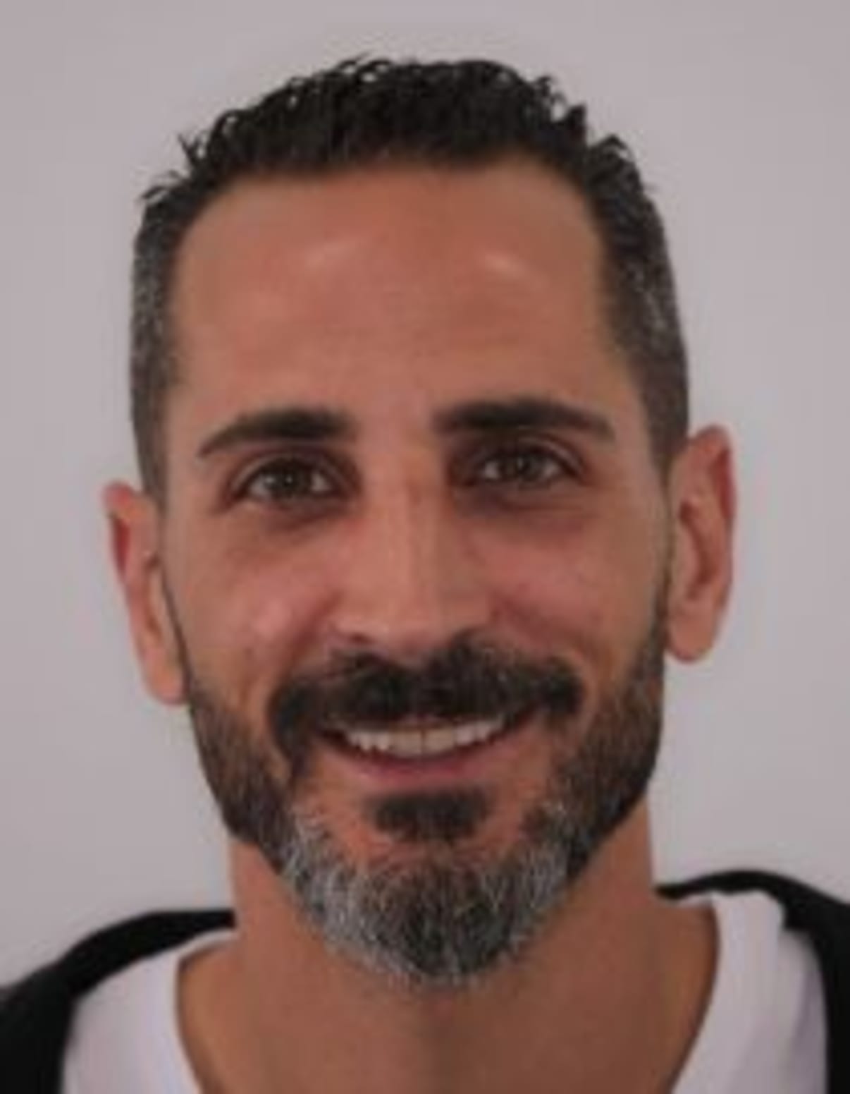 תמונת פורטרט של בעל המקצוע