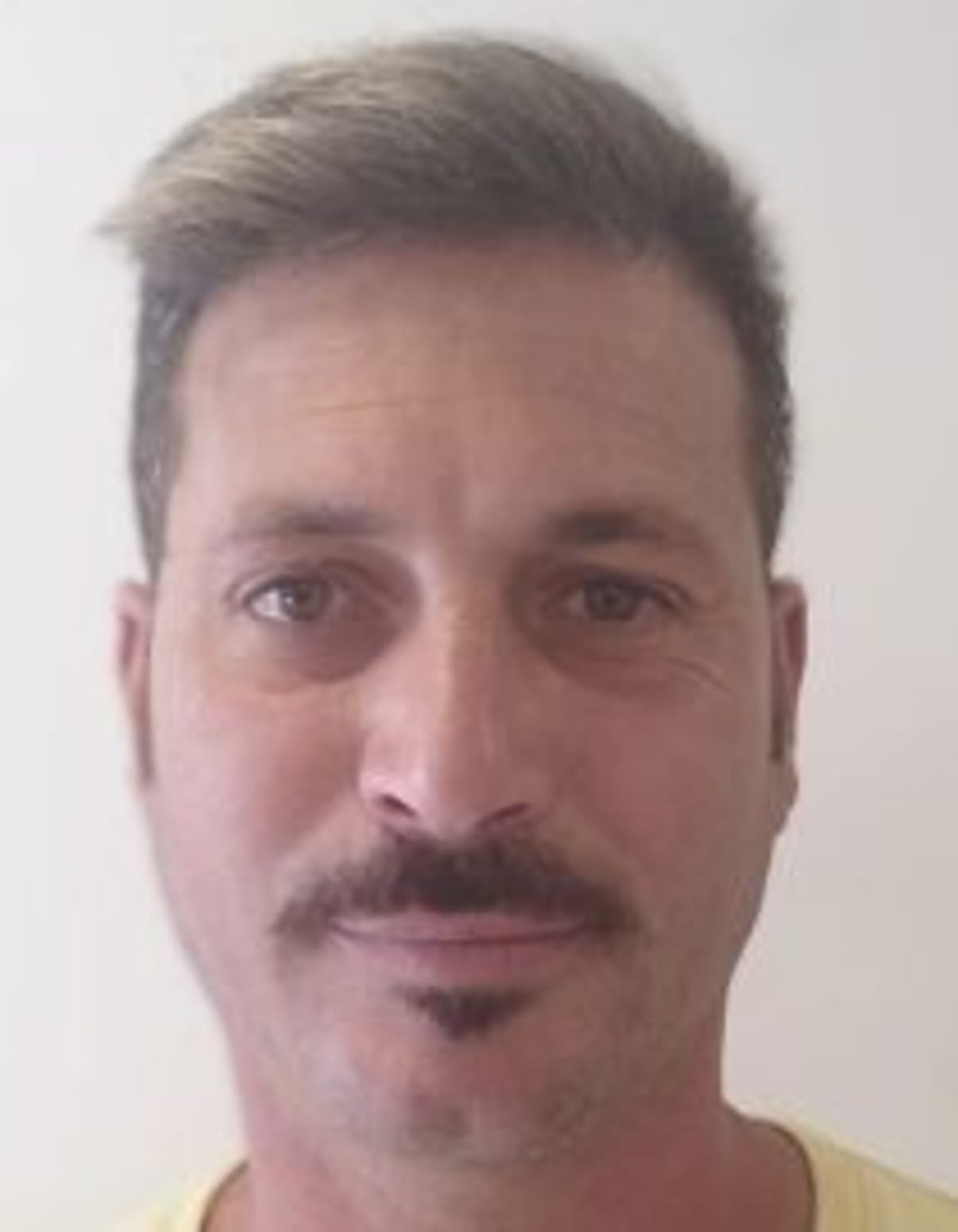 תמונת פורטרט של בעל המקצוע