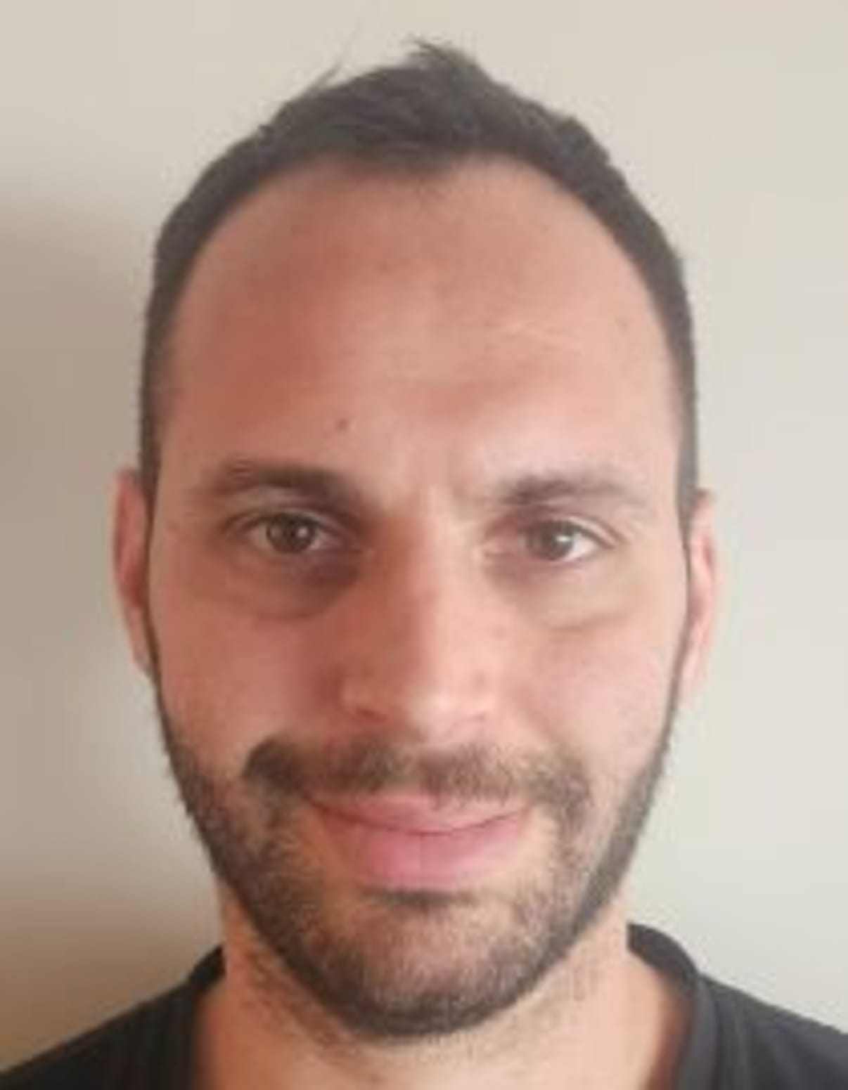 תמונת פורטרט של בעל המקצוע