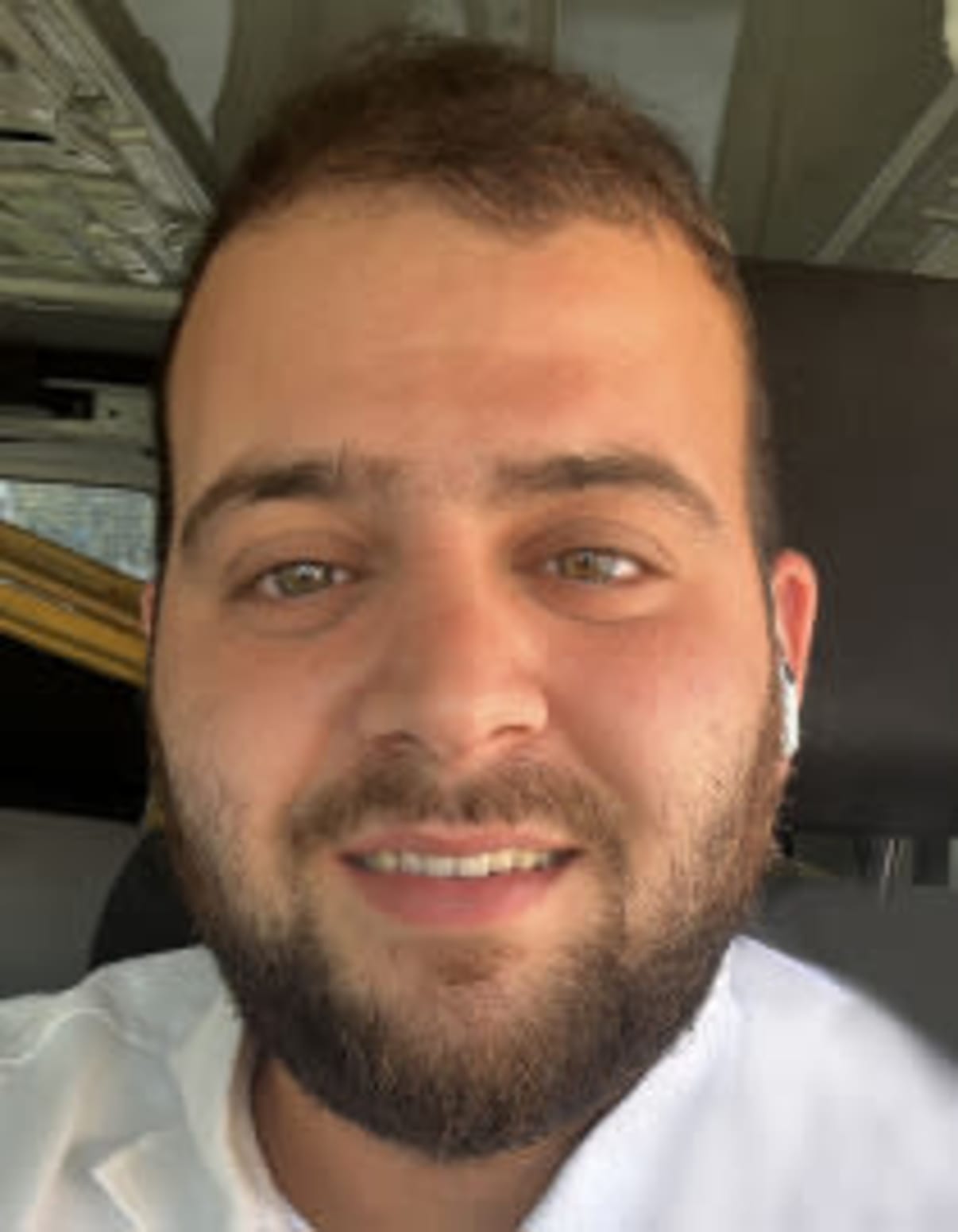 תמונת פורטרט של בעל המקצוע