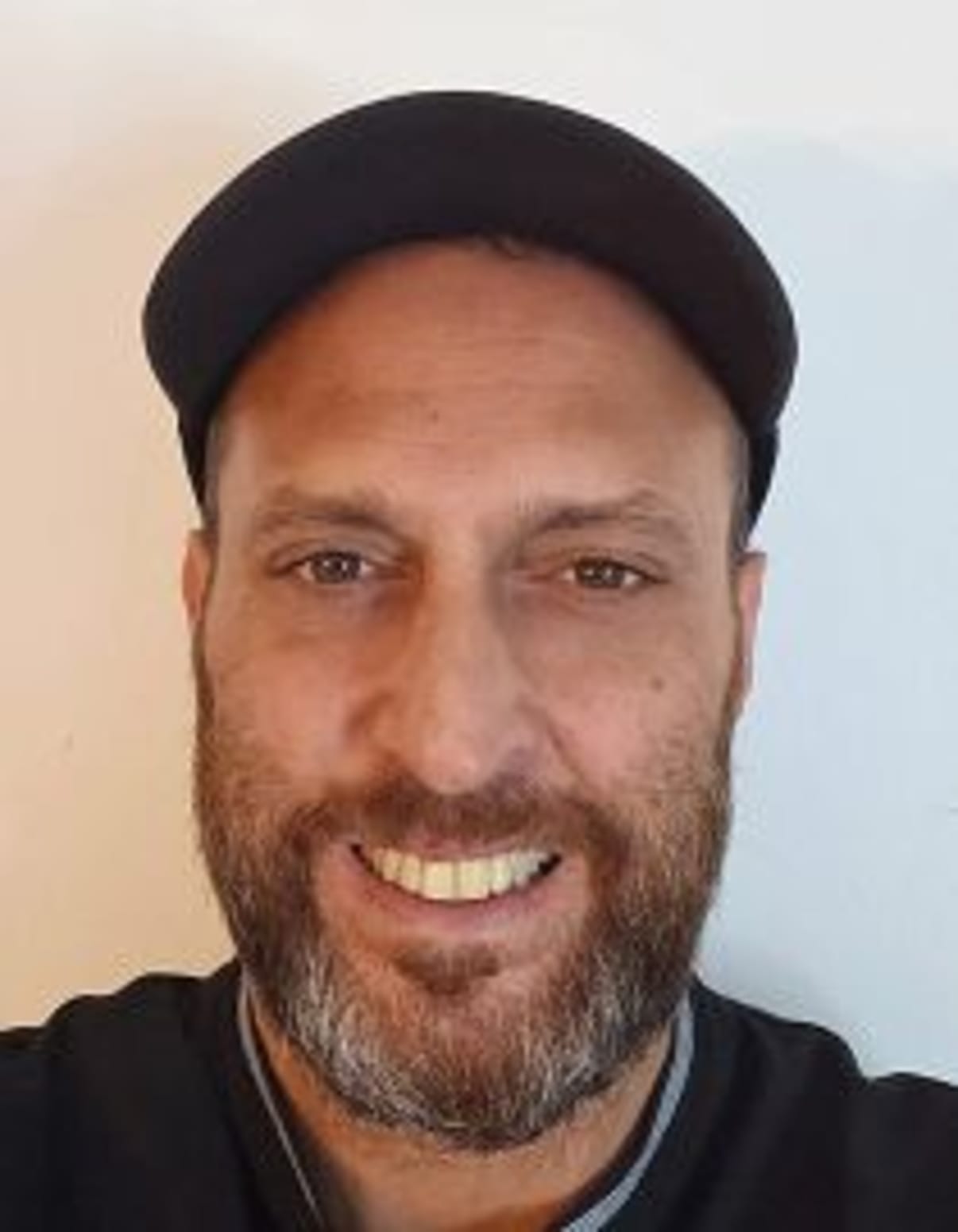 תמונת פורטרט של בעל המקצוע