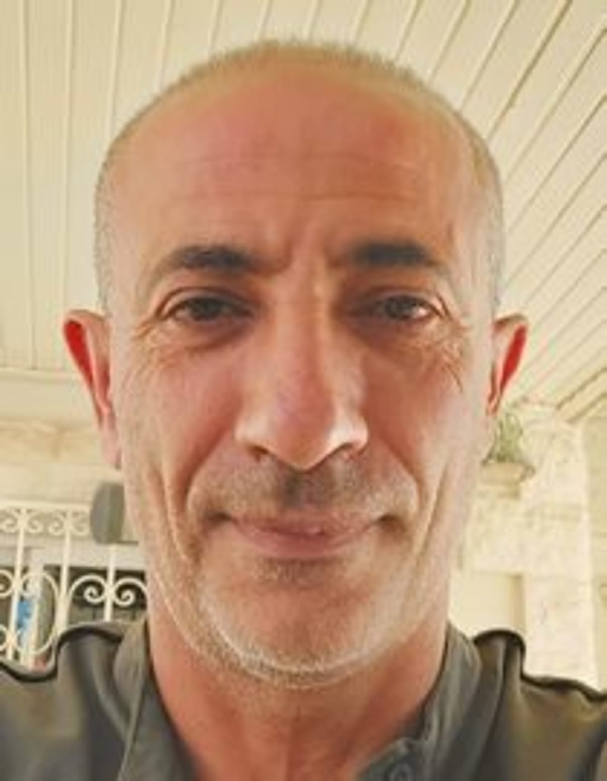 תמונת פורטרט של בעל המקצוע