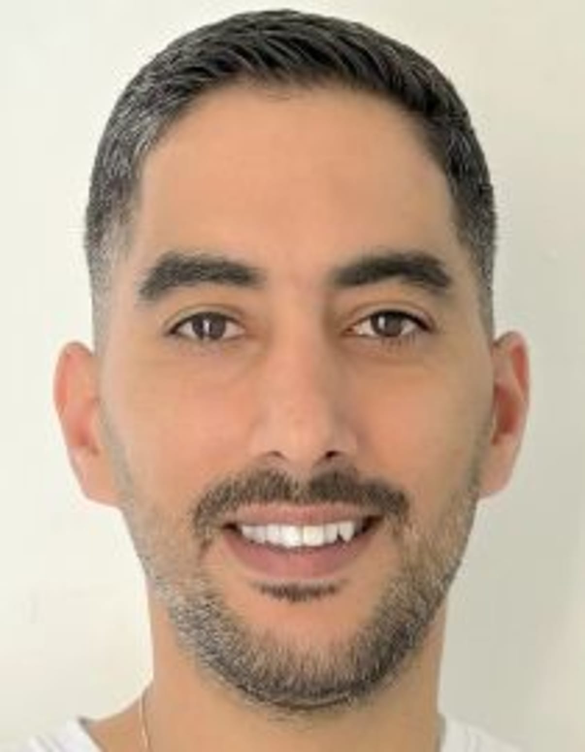 תמונת פורטרט של בעל המקצוע