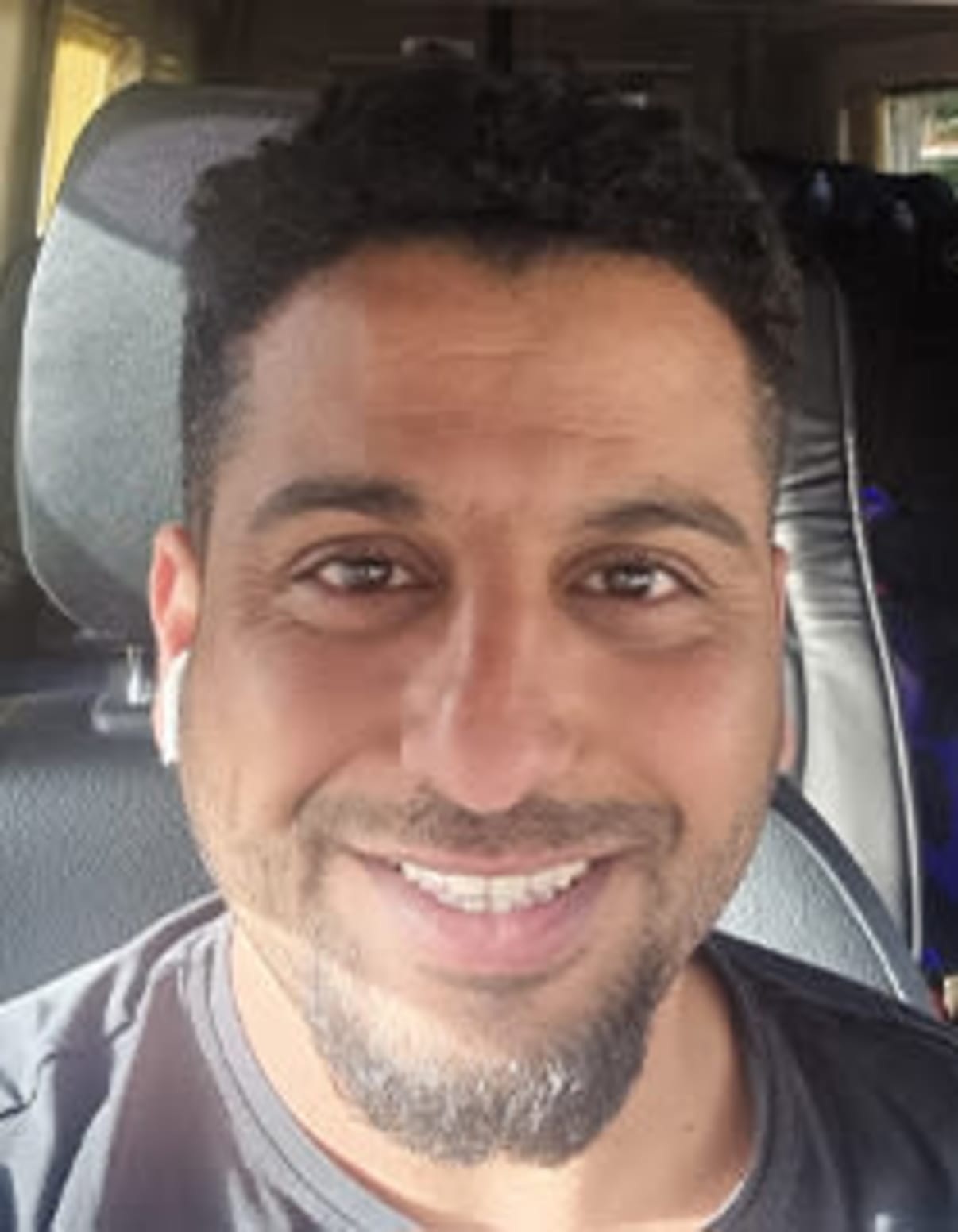 תמונת פורטרט של בעל המקצוע