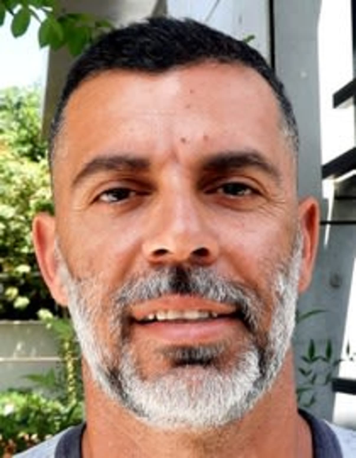 תמונת פורטרט של בעל המקצוע