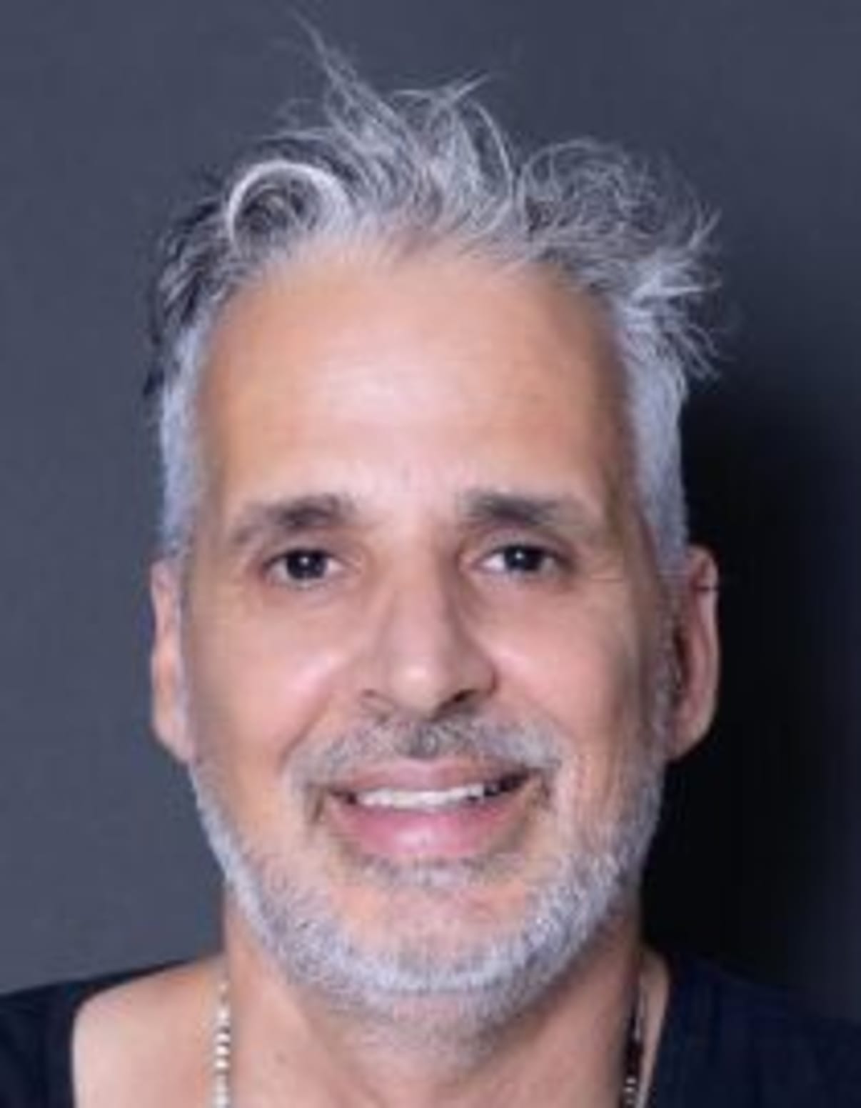 תמונת פורטרט של בעל המקצוע