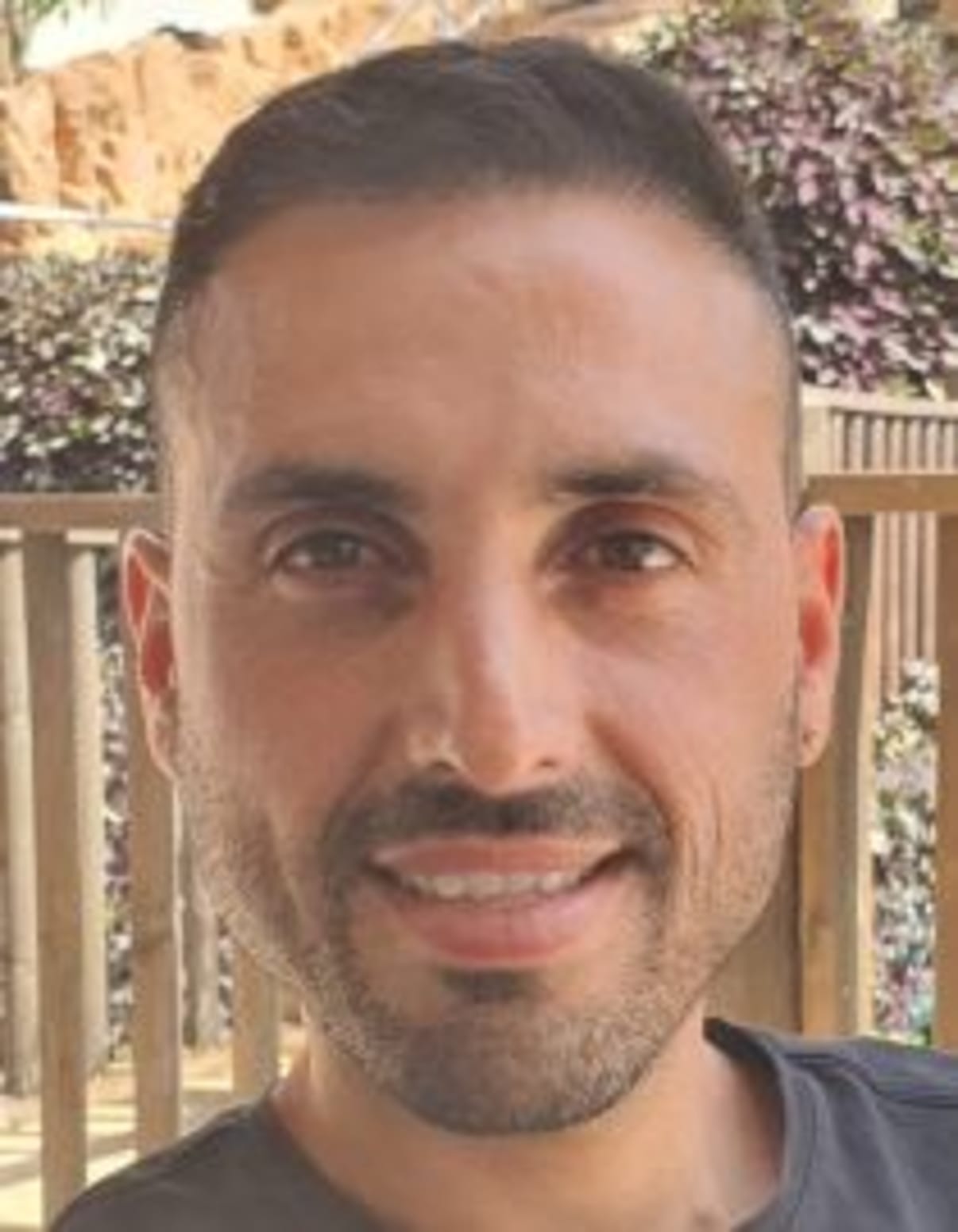 תמונת פורטרט של בעל המקצוע