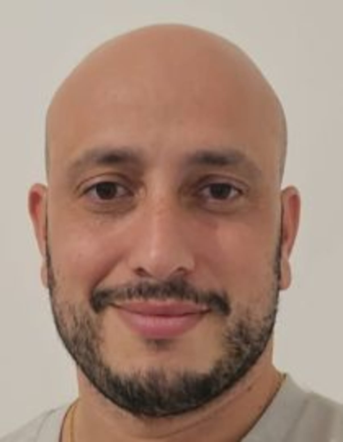 תמונת פורטרט של בעל המקצוע