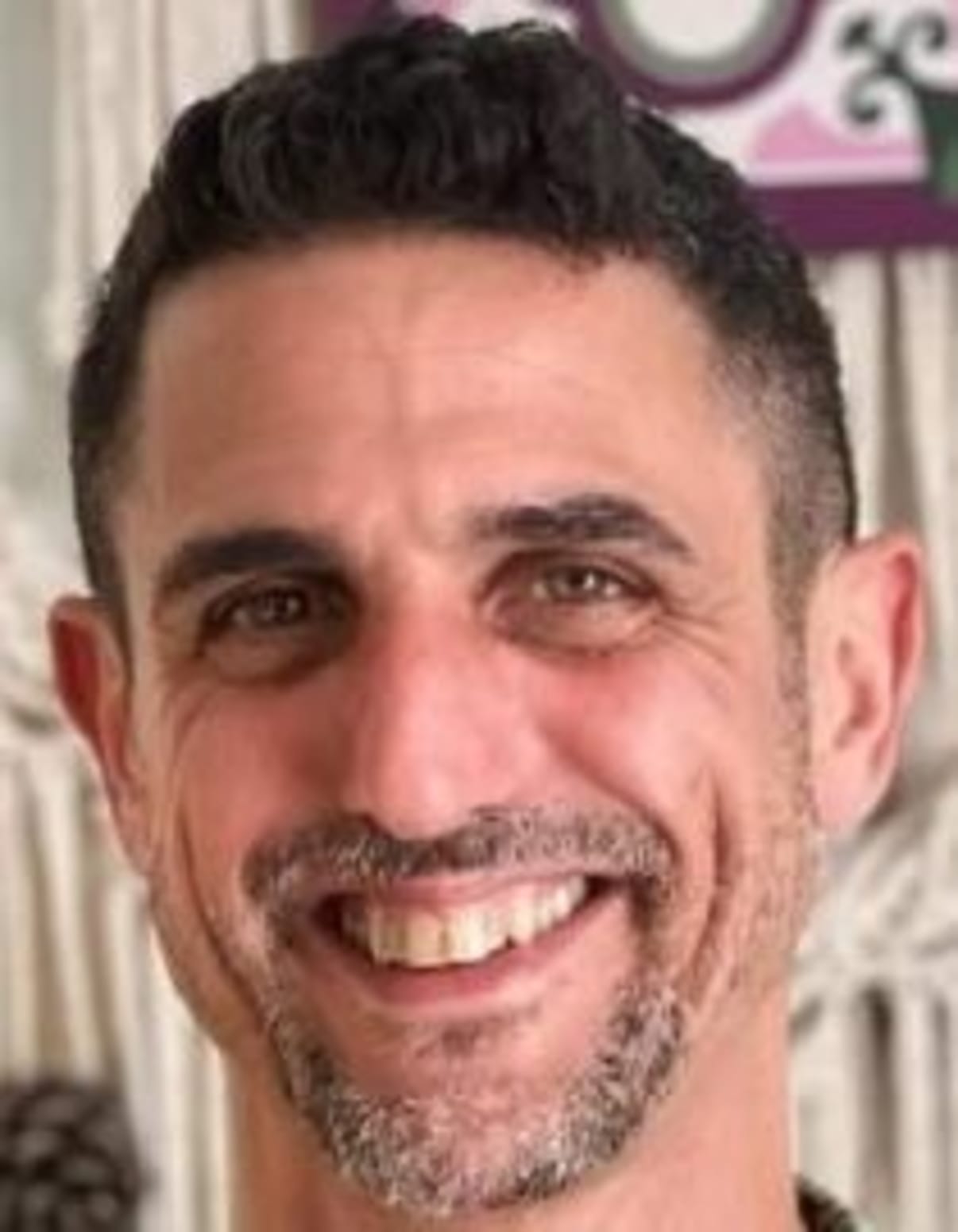 תמונת פורטרט של בעל המקצוע