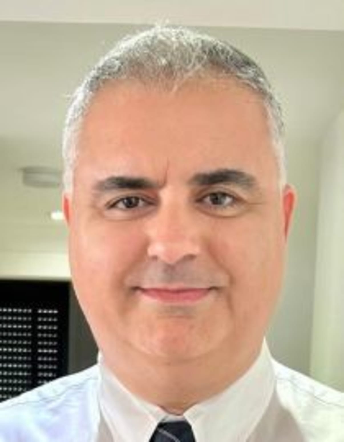 תמונת פורטרט של בעל המקצוע