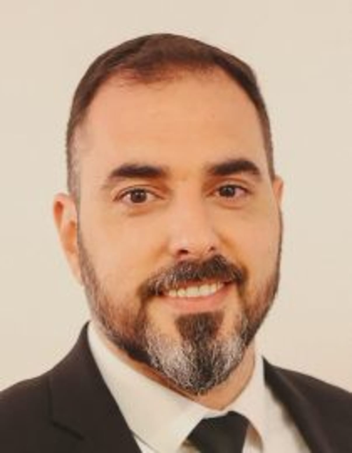 תמונת פורטרט של בעל המקצוע