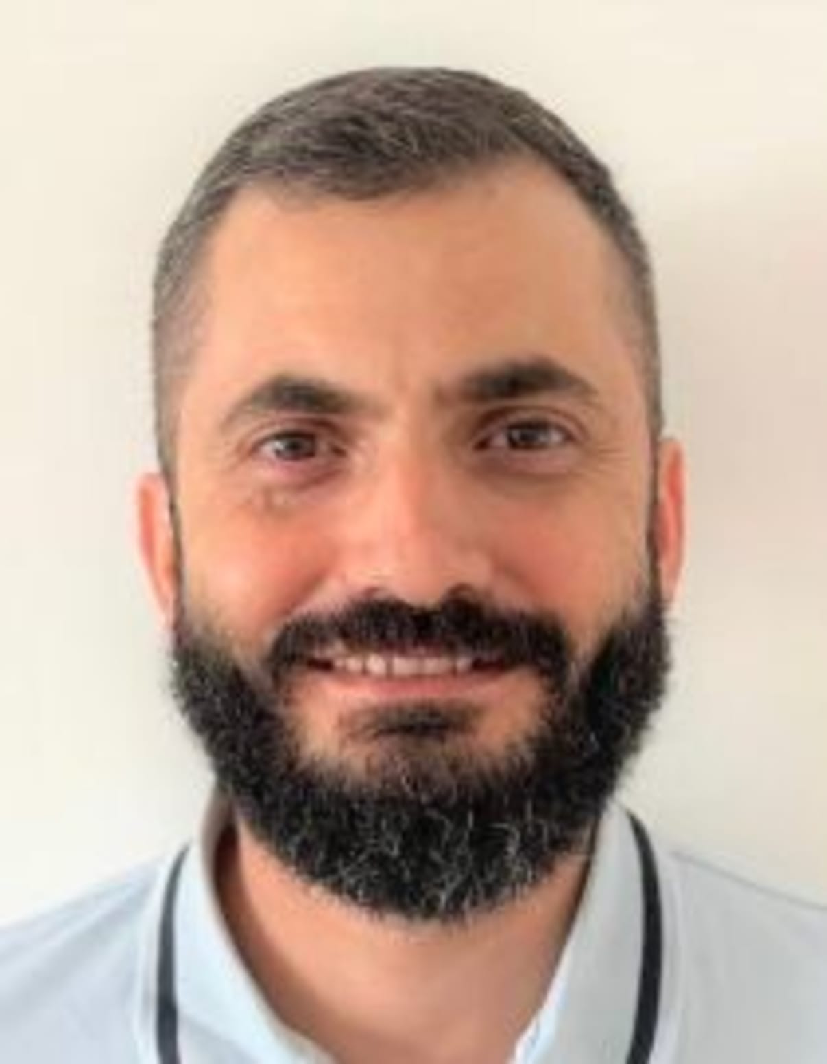 תמונת פורטרט של בעל המקצוע