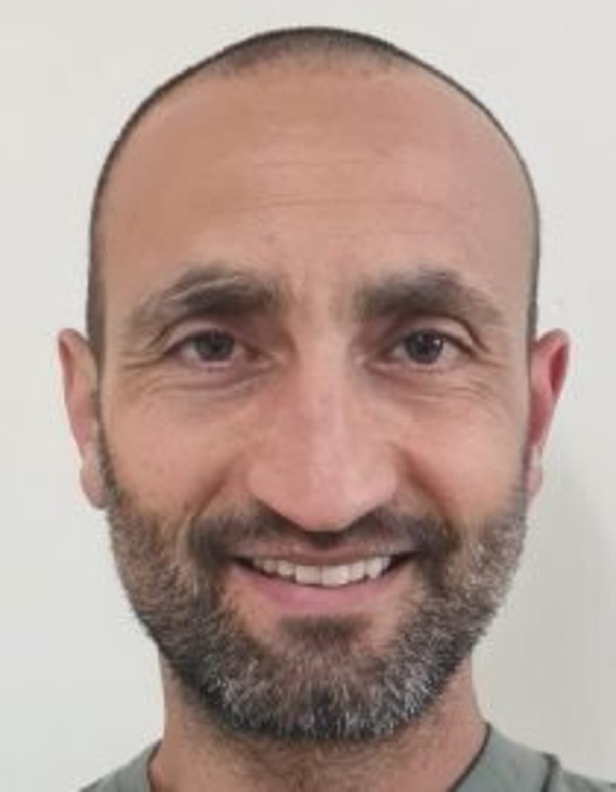 תמונת פורטרט של בעל המקצוע