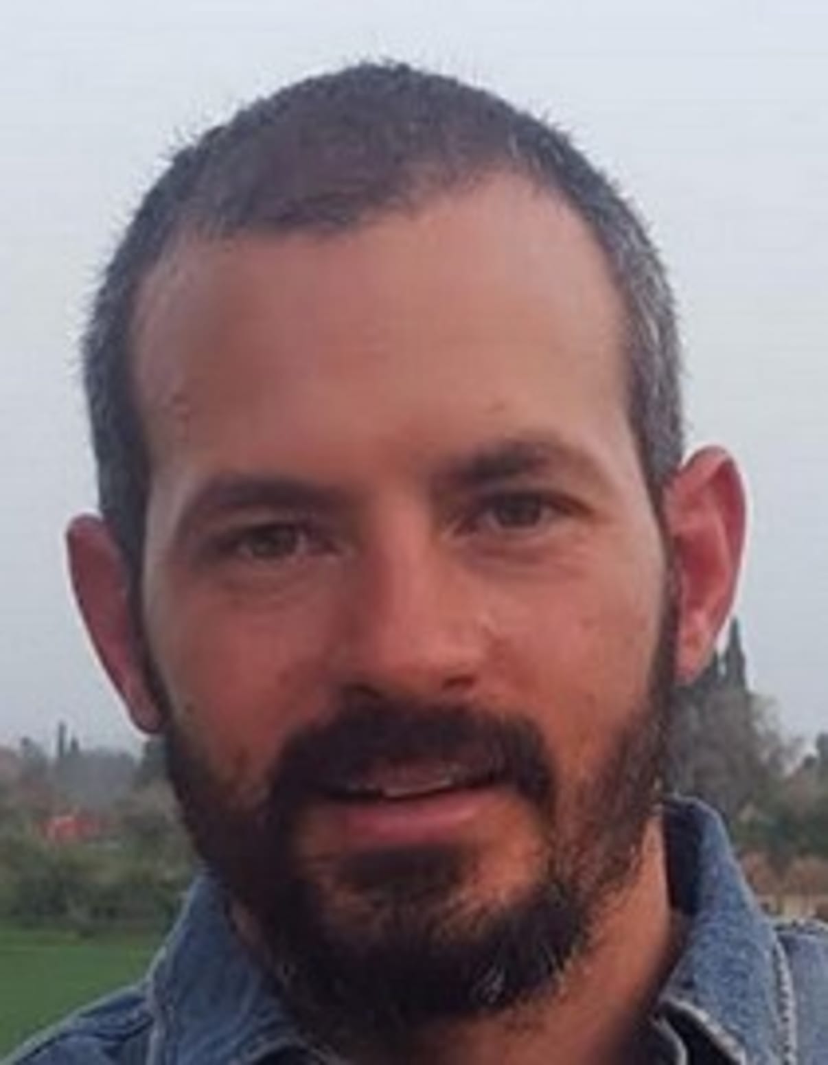 תמונת פורטרט של בעל המקצוע