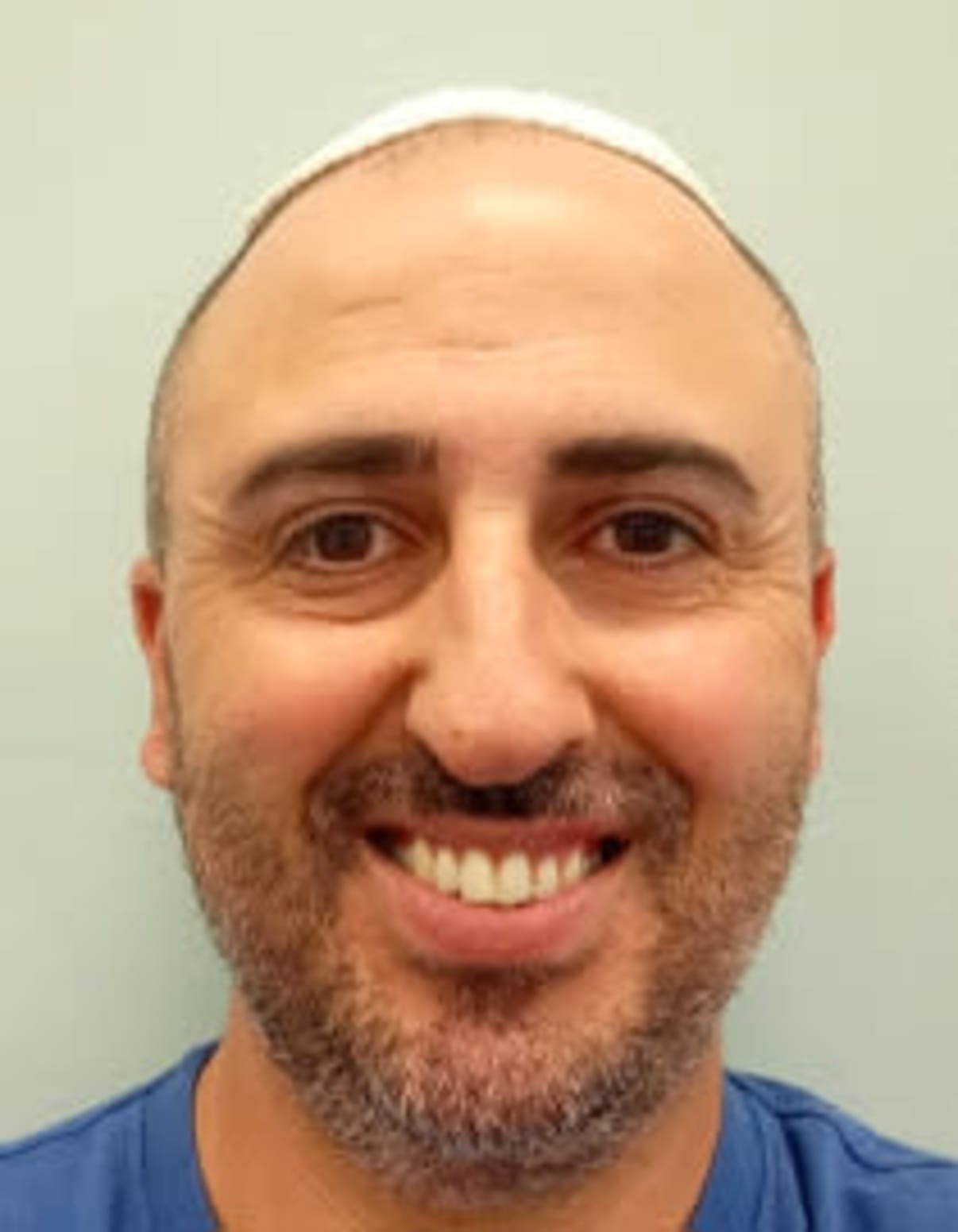 תמונת פורטרט של בעל המקצוע