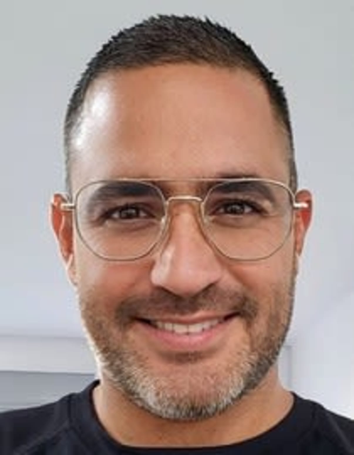 תמונת פורטרט של בעל המקצוע