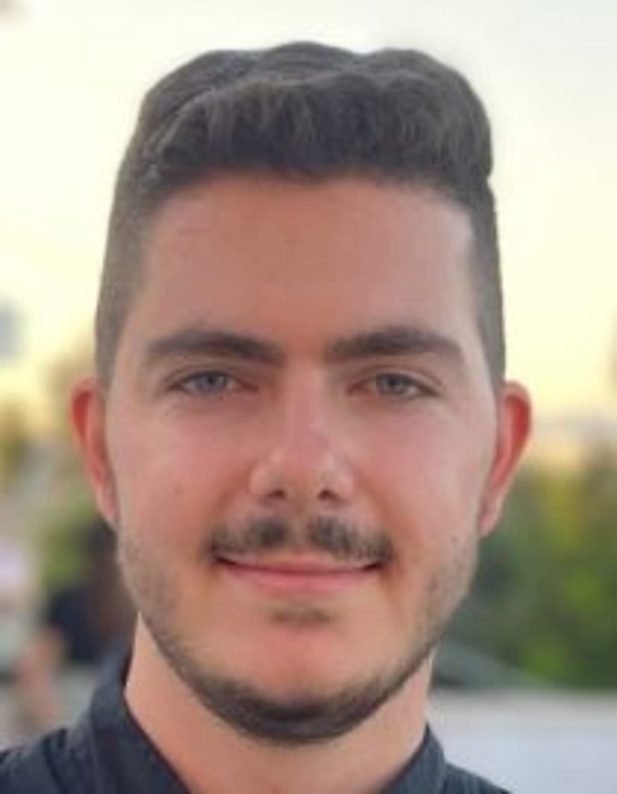 תמונת פורטרט של בעל המקצוע