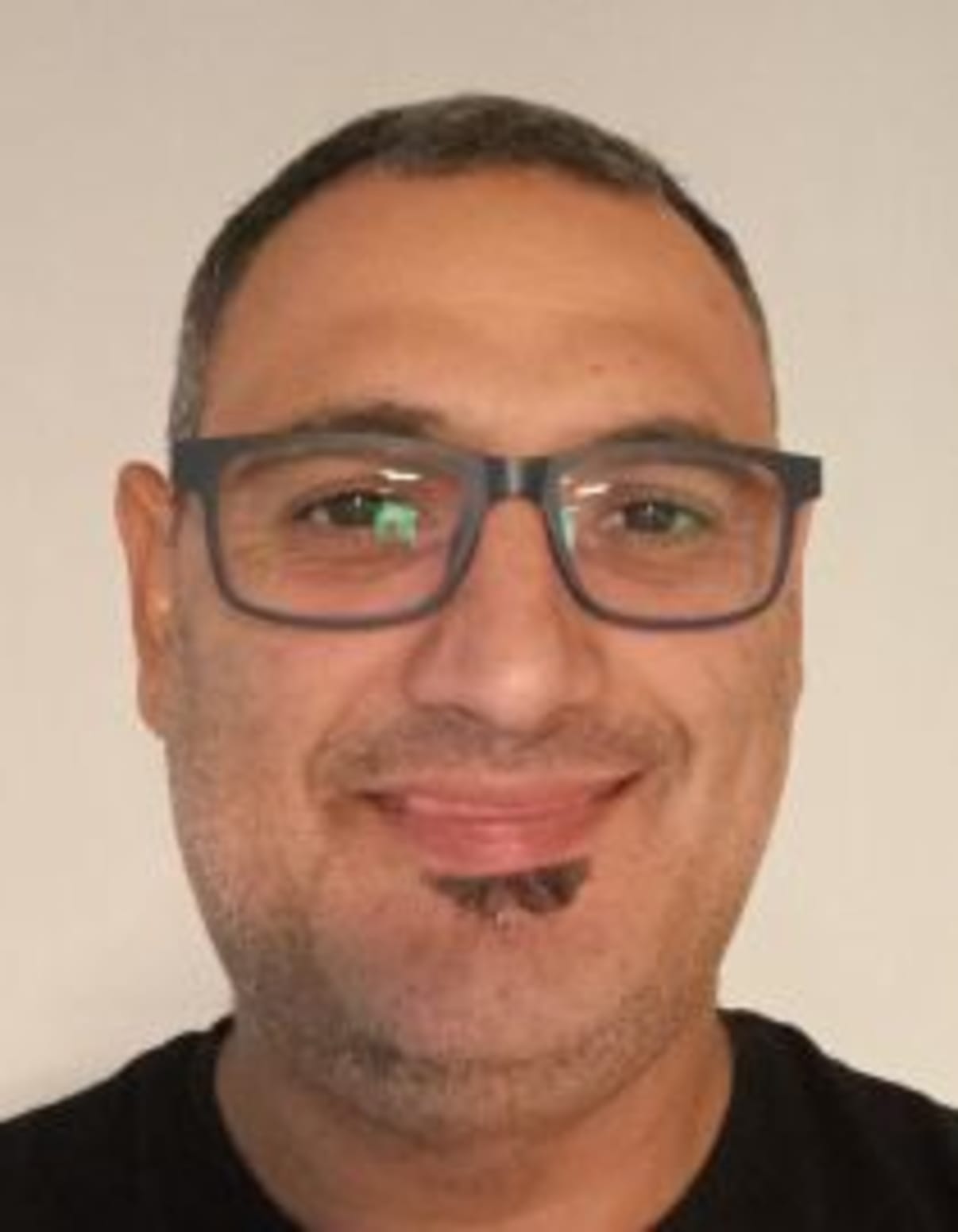 תמונת פורטרט של בעל המקצוע