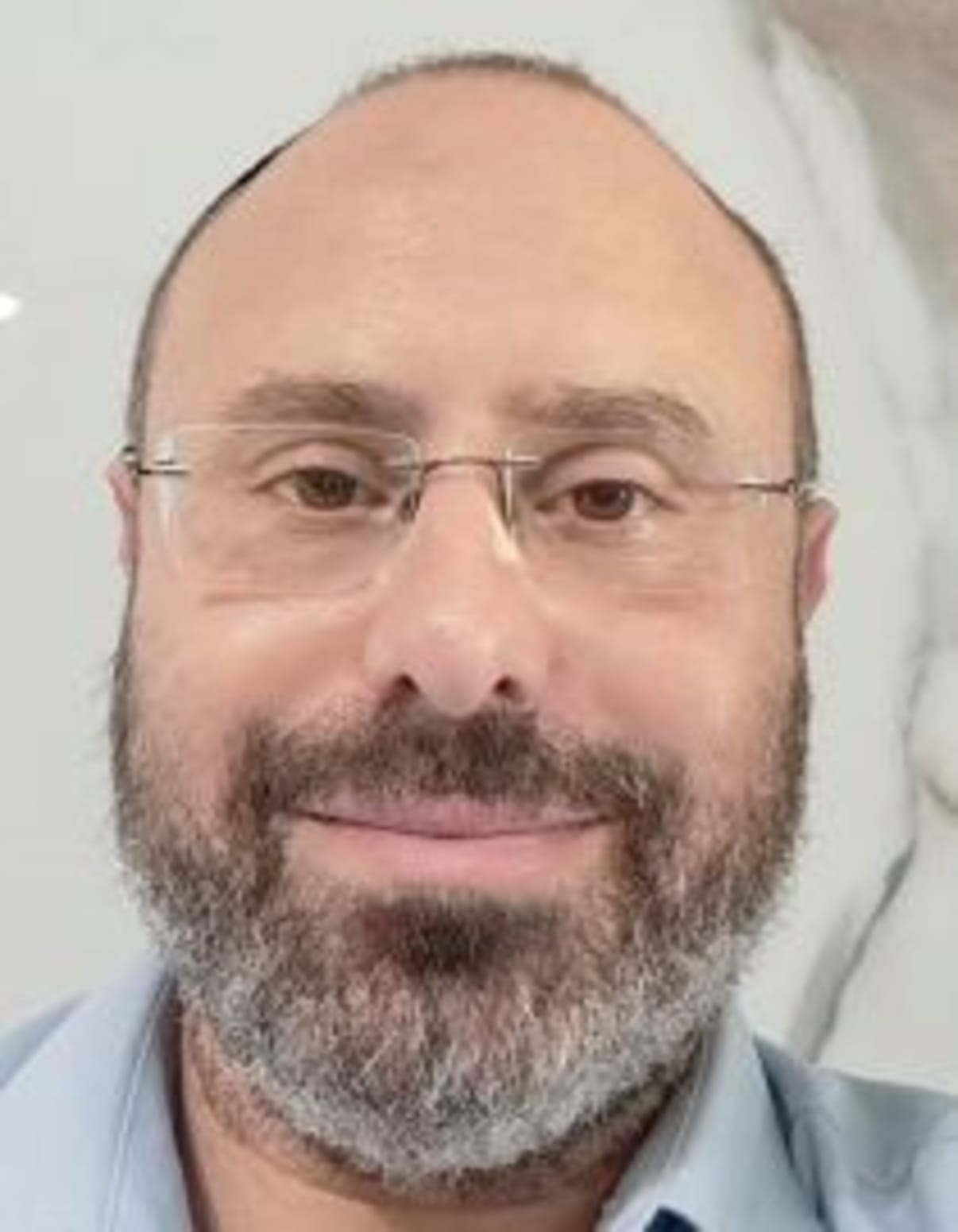 תמונת פורטרט של בעל המקצוע