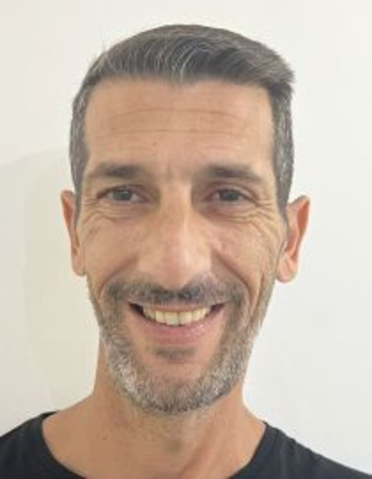 תמונת פורטרט של בעל המקצוע