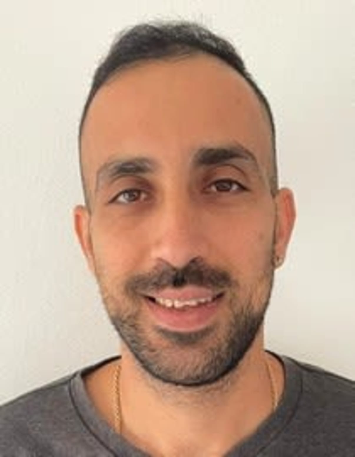 תמונת פורטרט של בעל המקצוע