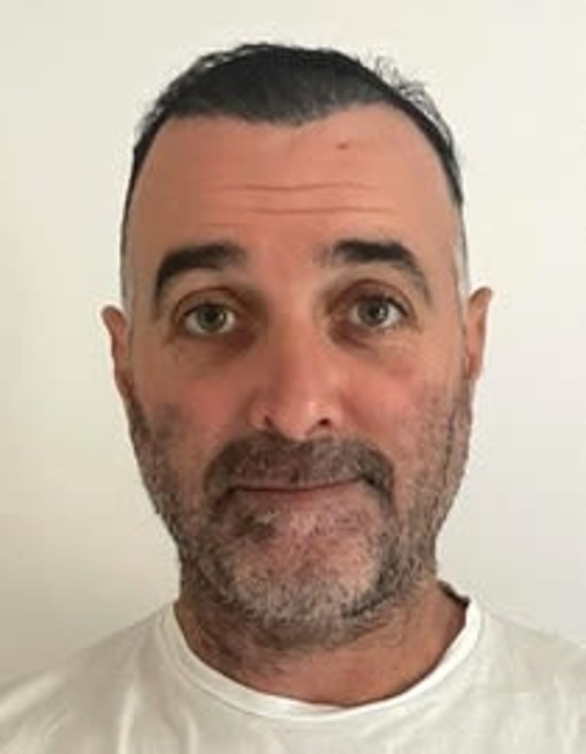 תמונת פורטרט של בעל המקצוע