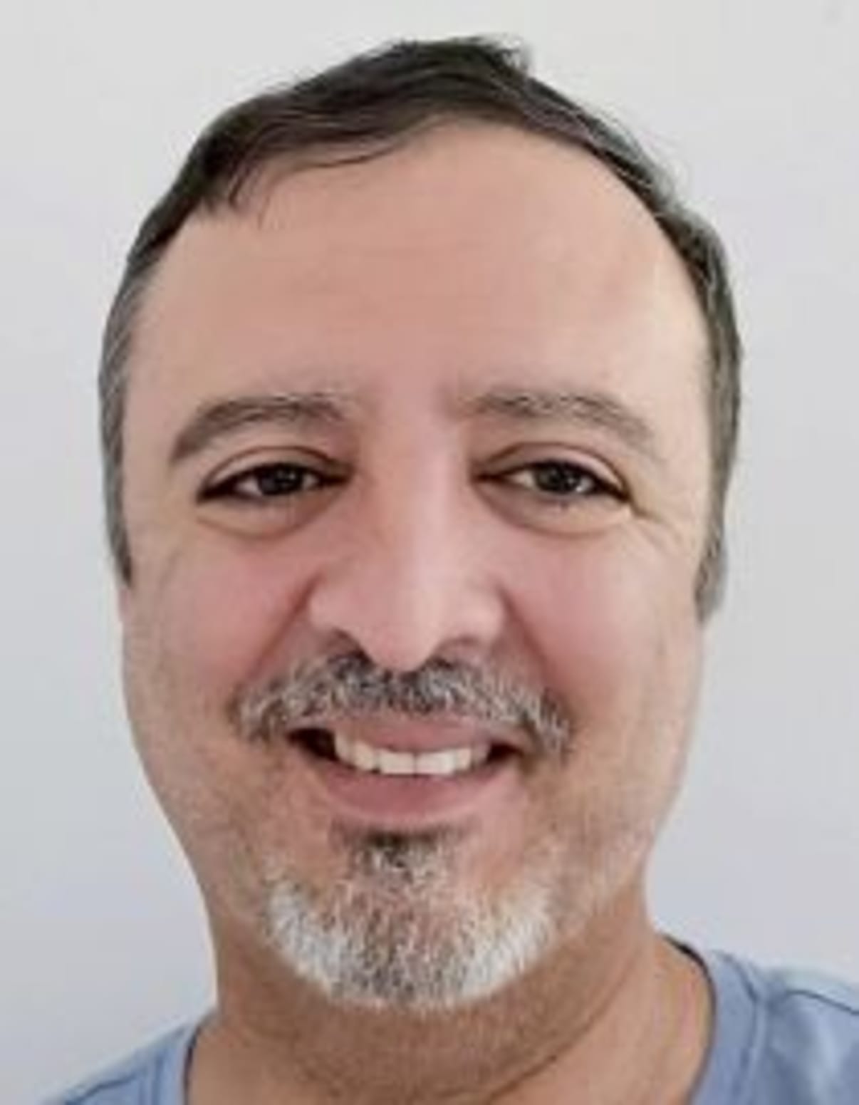 תמונת פורטרט של בעל המקצוע