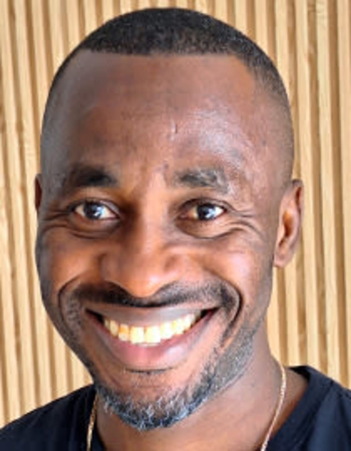 תמונת פורטרט של בעל המקצוע