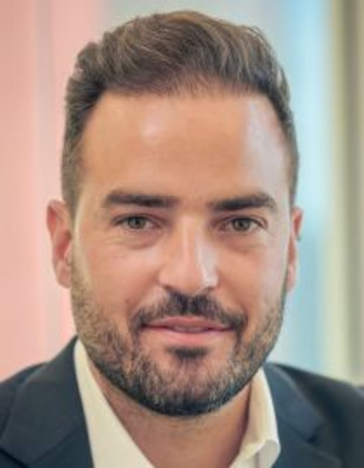 תמונת פורטרט של בעל המקצוע