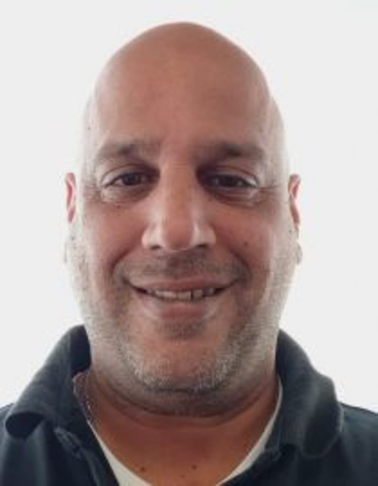 תמונת פורטרט של בעל המקצוע