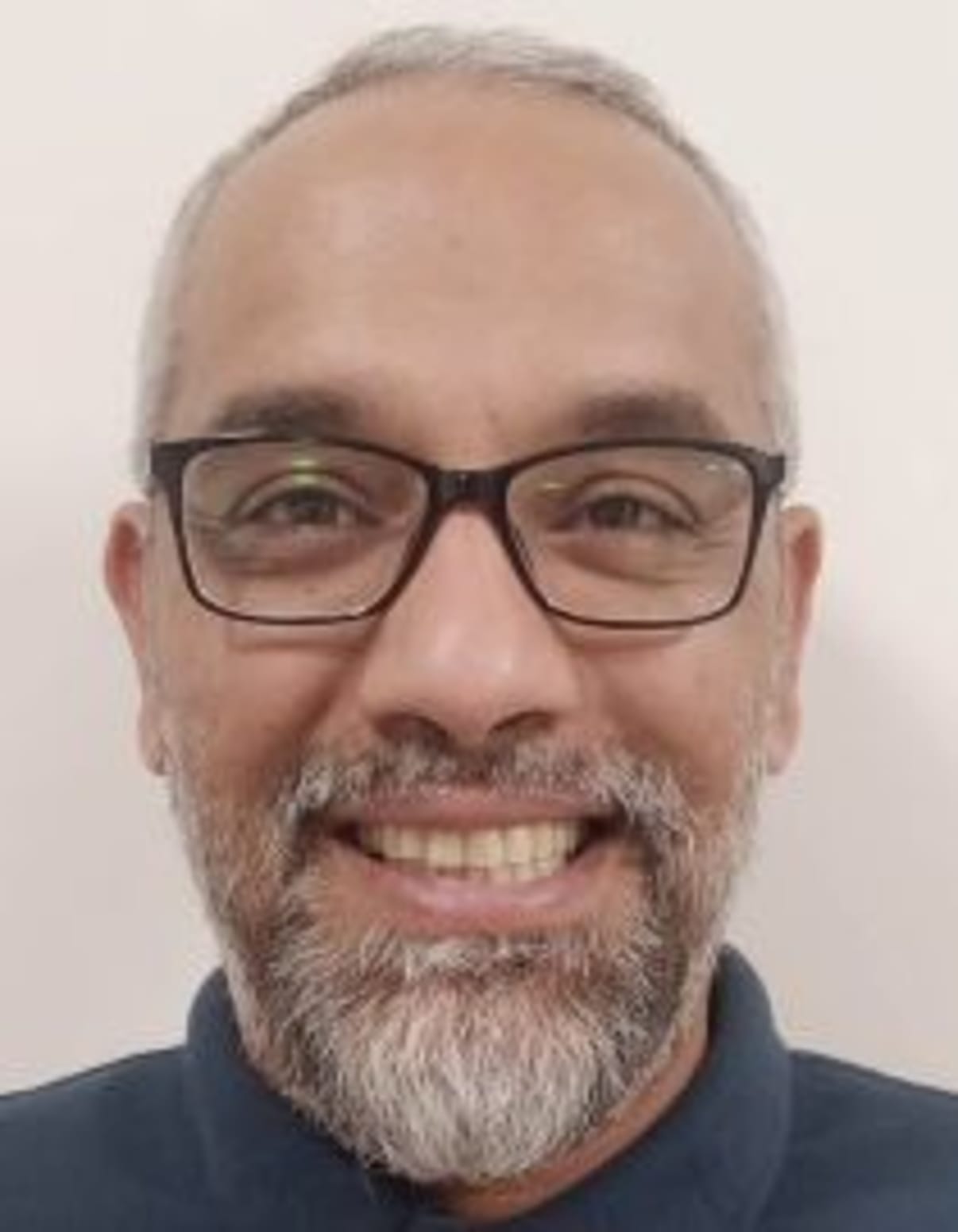 תמונת פורטרט של בעל המקצוע