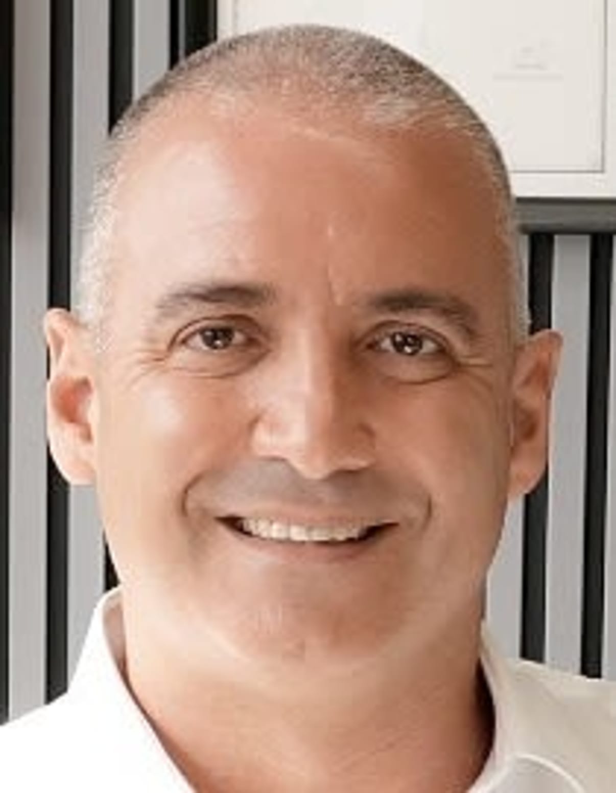 תמונת פורטרט של בעל המקצוע