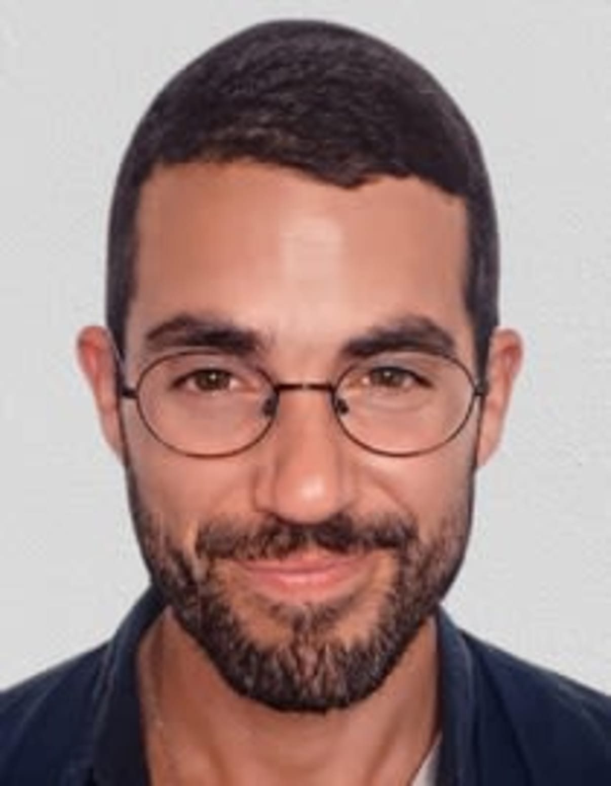 תמונת פורטרט של בעל המקצוע