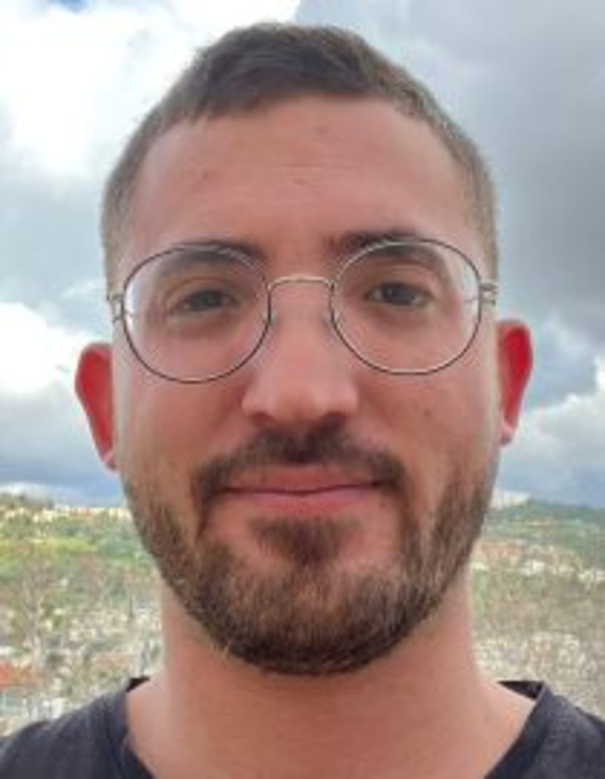 תמונת פורטרט של בעל המקצוע