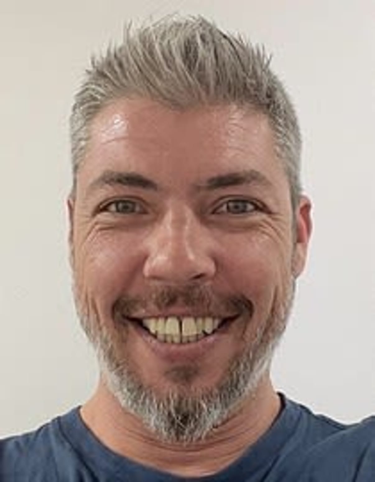 תמונת פורטרט של בעל המקצוע