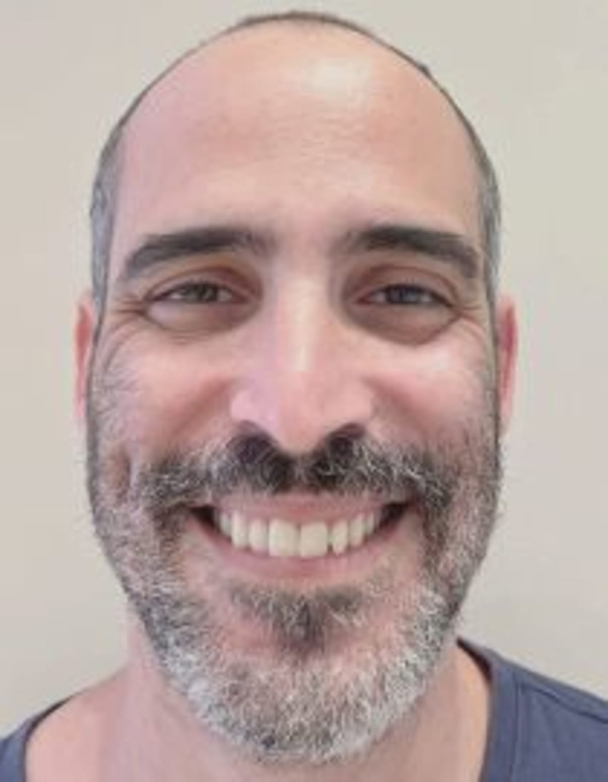 תמונת פורטרט של בעל המקצוע