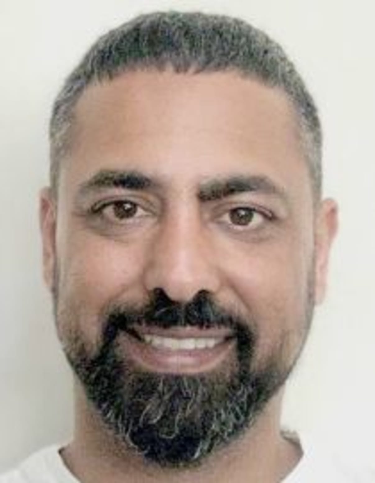 תמונת פורטרט של בעל המקצוע