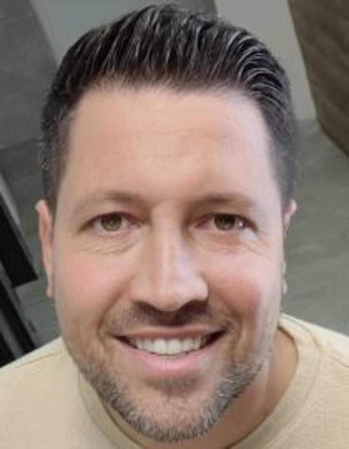 תמונת פורטרט של בעל המקצוע