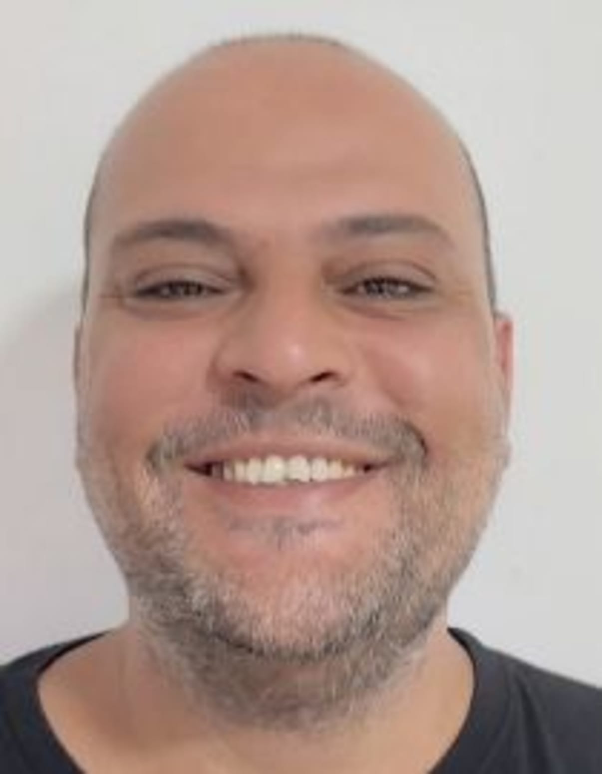 תמונת פורטרט של בעל המקצוע