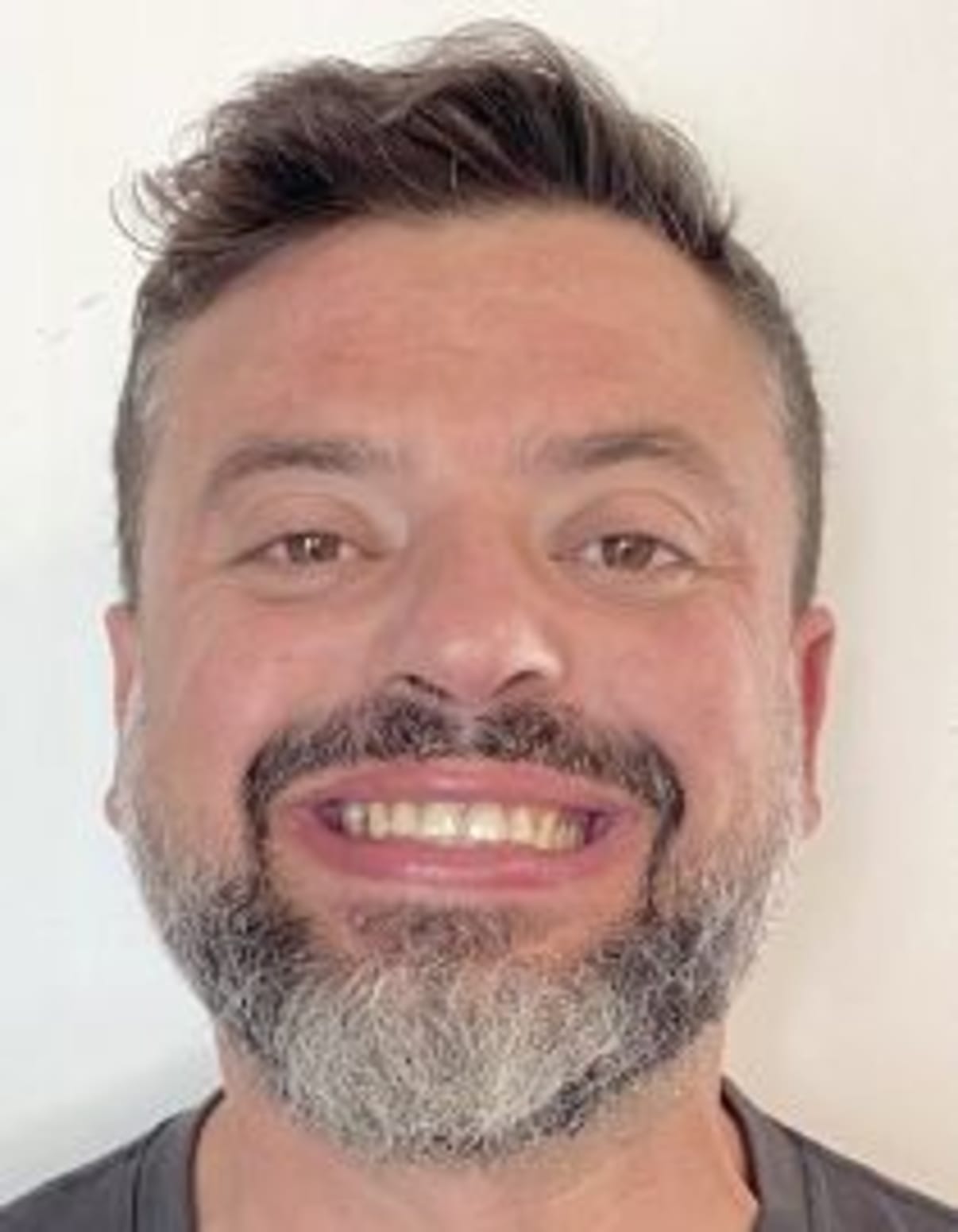 תמונת פורטרט של בעל המקצוע