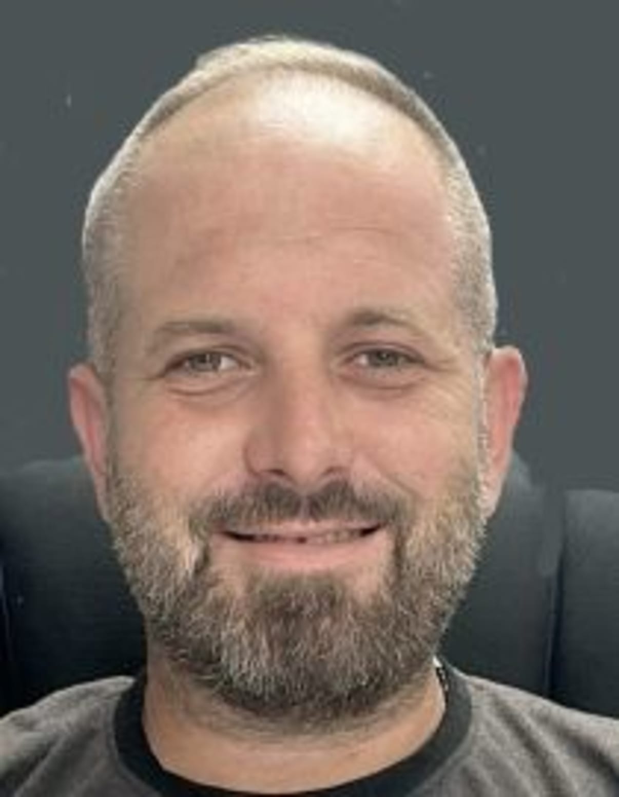 תמונת פורטרט של בעל המקצוע