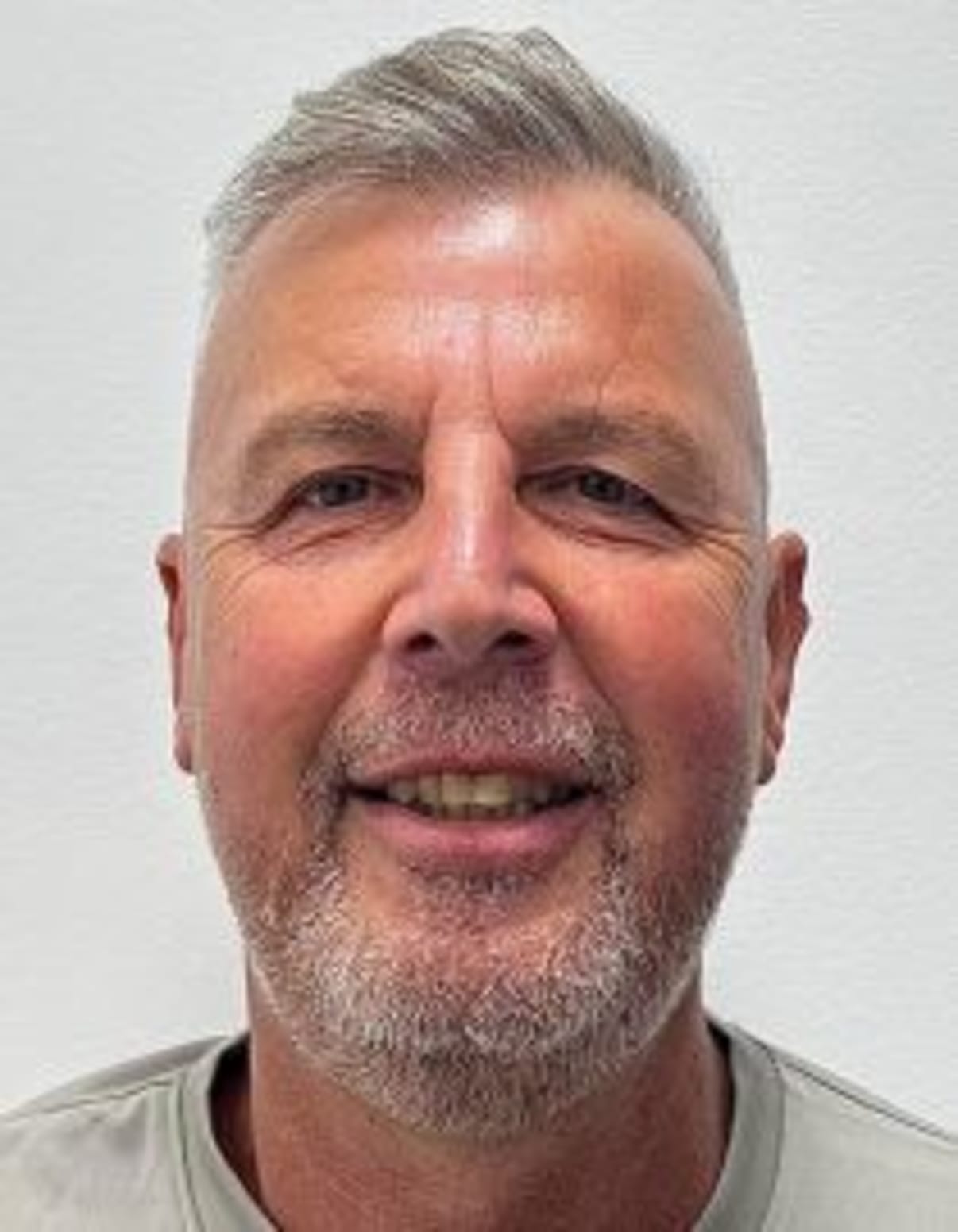 תמונת פורטרט של בעל המקצוע