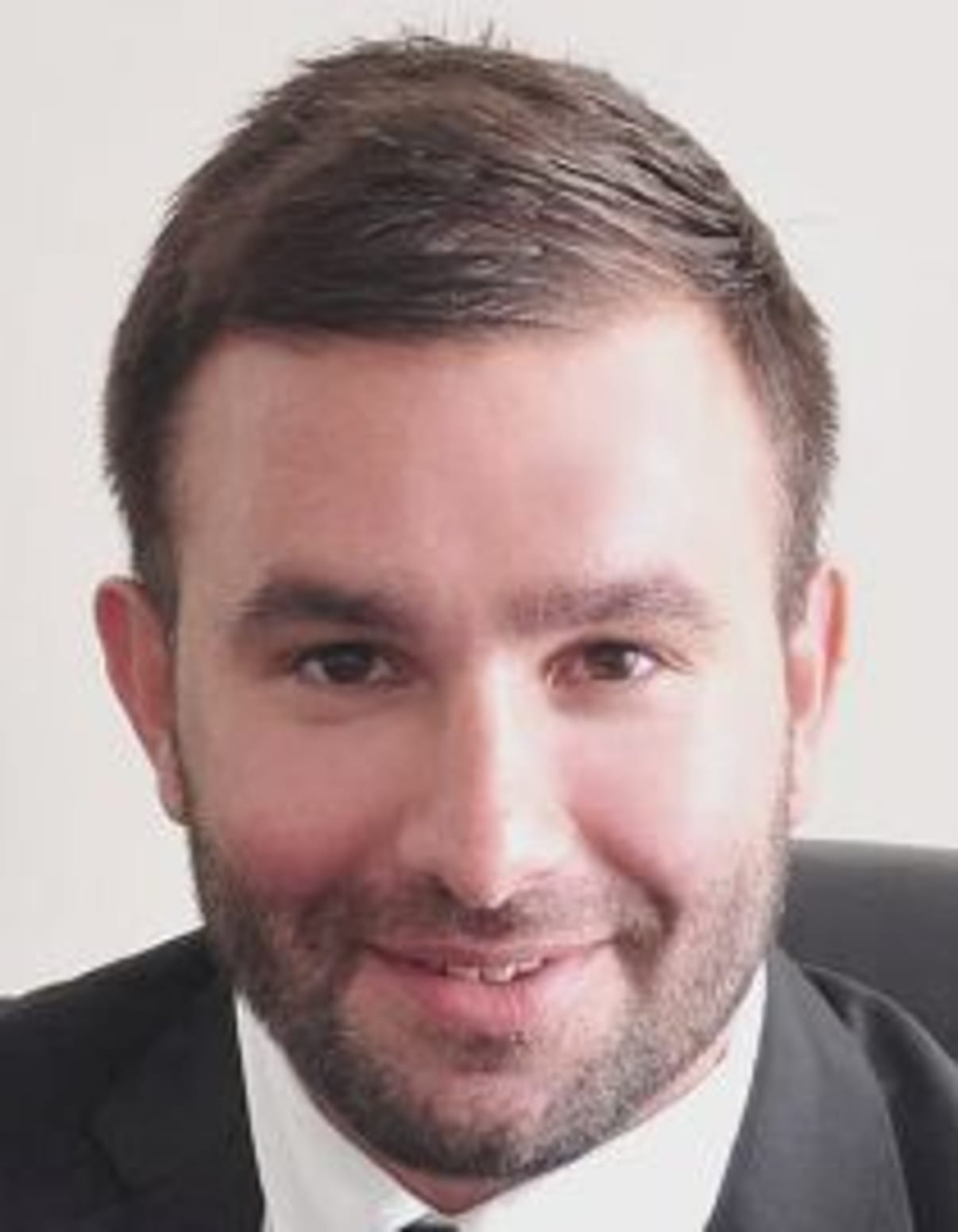 תמונת פורטרט של בעל המקצוע